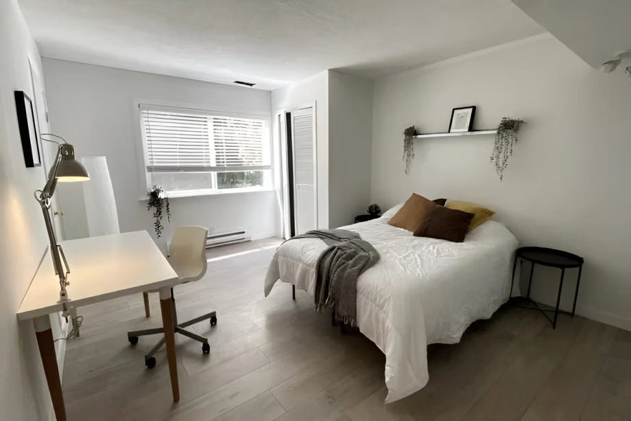 1177 15th St East, Vancouver Roble Room (1 Bed 1 Bath)