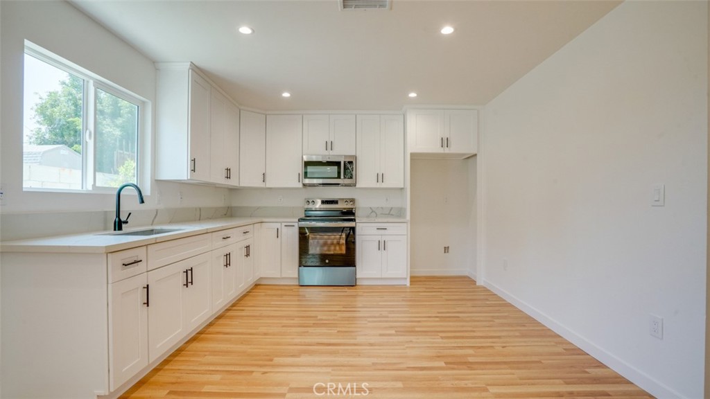 856 W 47th Street, Los Ángeles CA, 9003763623375974657121