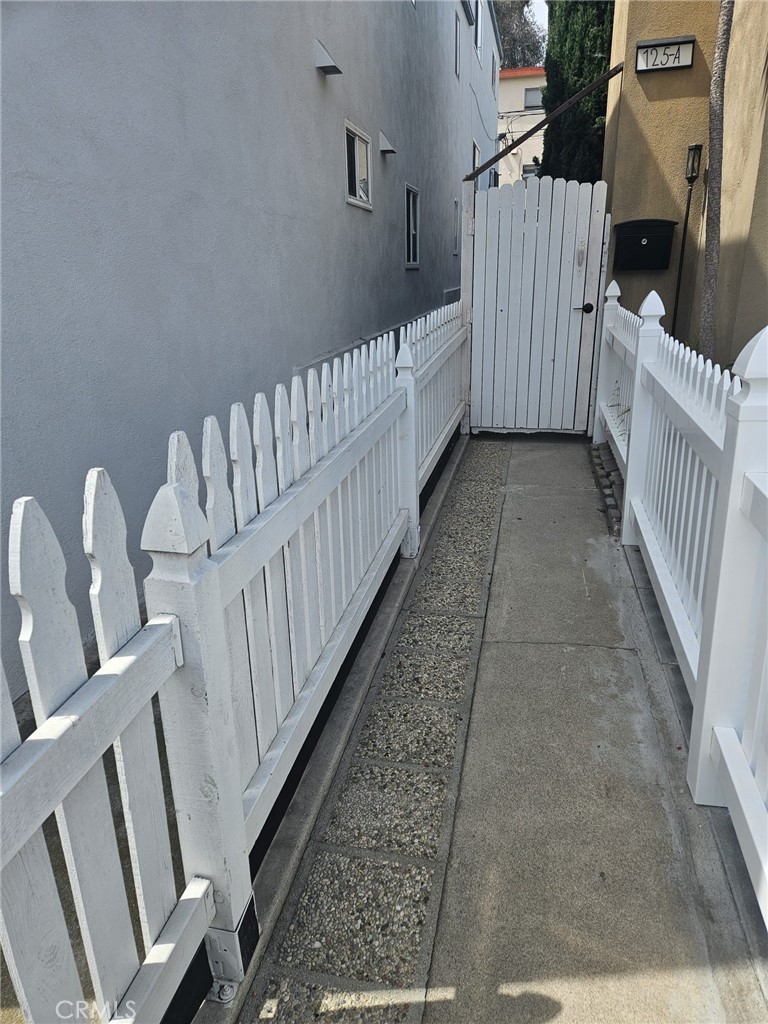 $1,990/month 125 unit A Bennett Avenue Long Beach CA, 9080364134806645762122