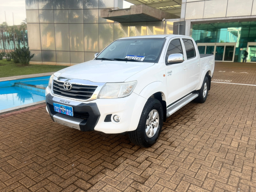 /pt/city-ipameri/cate-hilux/hilux-cd-sr-4x2-2.7-16v%2F2.7-flex-aut.-2014%2F2015-brancacom-176001-km-6500340199718512/-3
