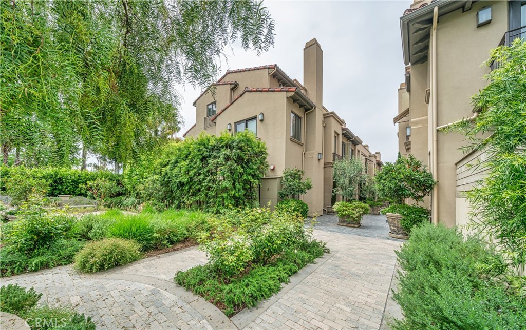823 S Bundy Drive 110 Los Angeles CA, 9004964133770494979120