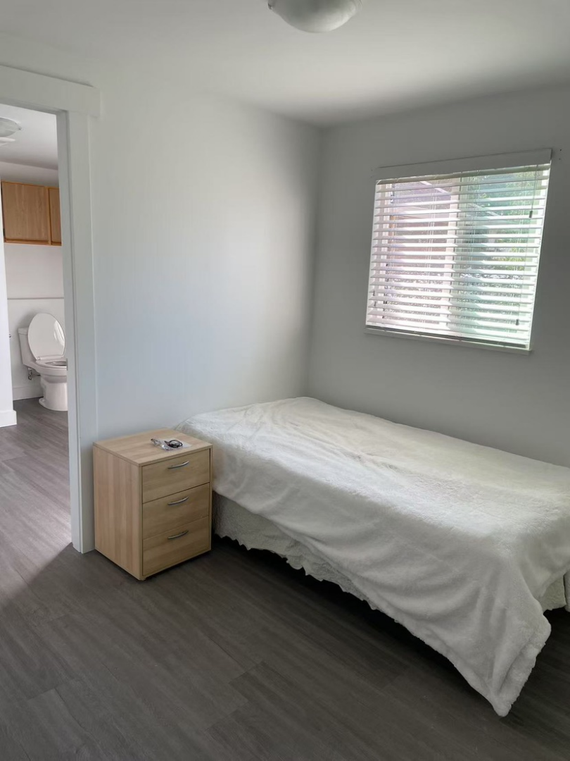 [South Surrey] Entire Second Floor for Rent in South Surrey Detached House: 3 Bedrooms63300622108033122