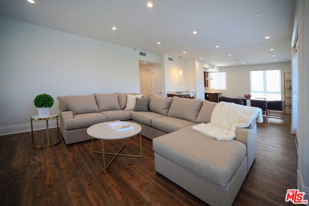 907 S SHENANDOAH Street 301 Los Angeles CA, 9003564111803132801121