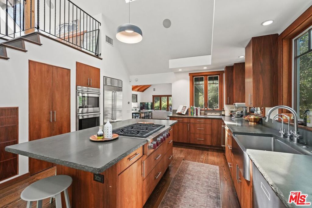 21344 Colina Drive Topanga CA, 9029063770126318851121