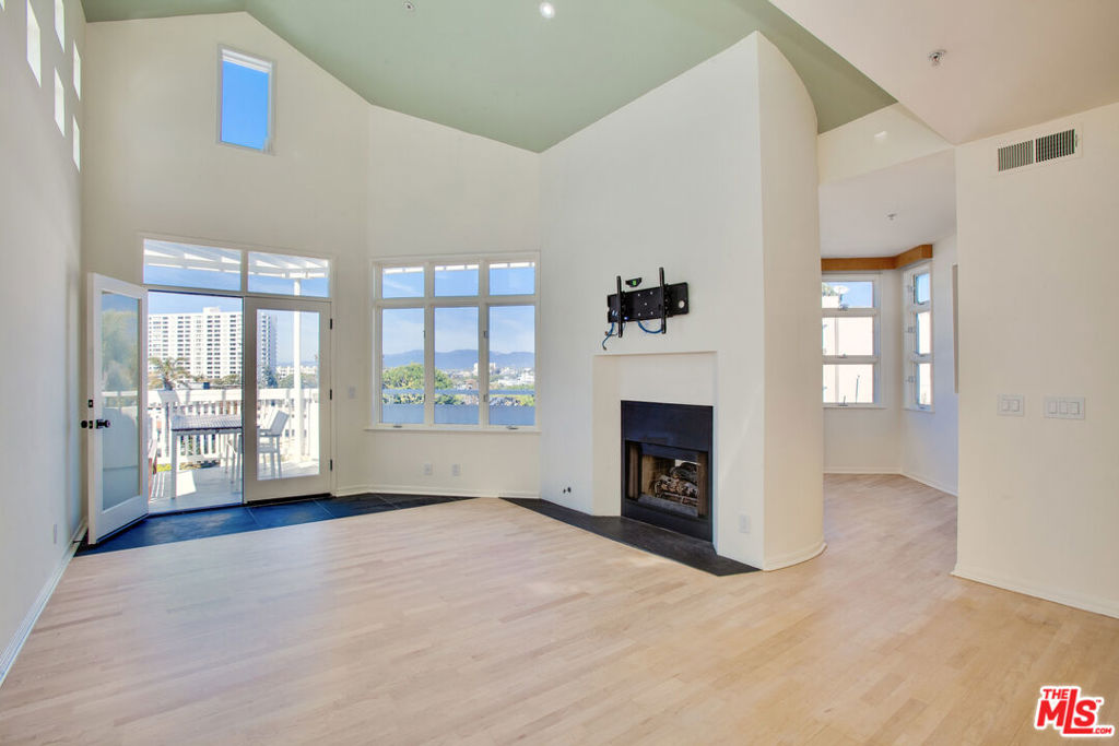 3002 3rd Street 311 Santa Monica CA, 9040564109803961985121