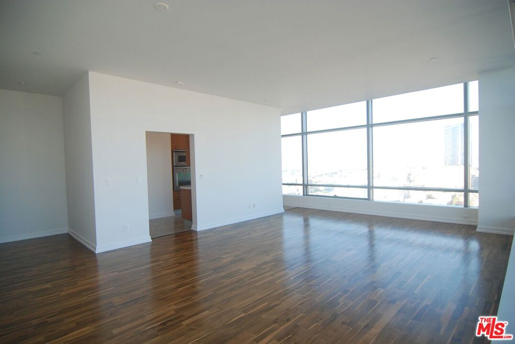 900 W Olympic Boulevard 30K Los Angeles CA, 9001564111269854977120