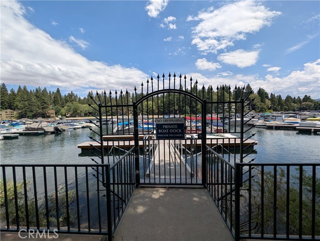 3 Mbm 12- Muelle, Lake Arrowhead, CA 92352