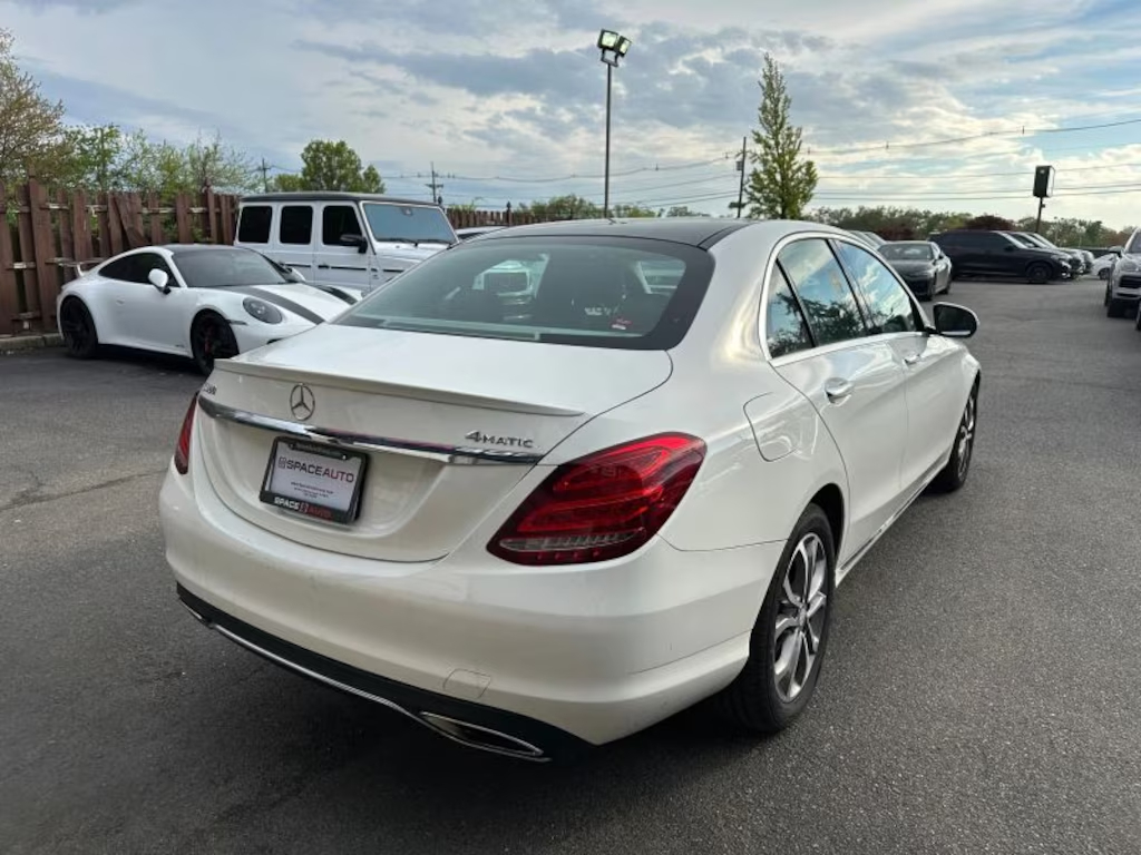 Mercedes-Benz Clase C C 300 4MATIC sedán 4D de 2016 de segunda mano63271085184643122