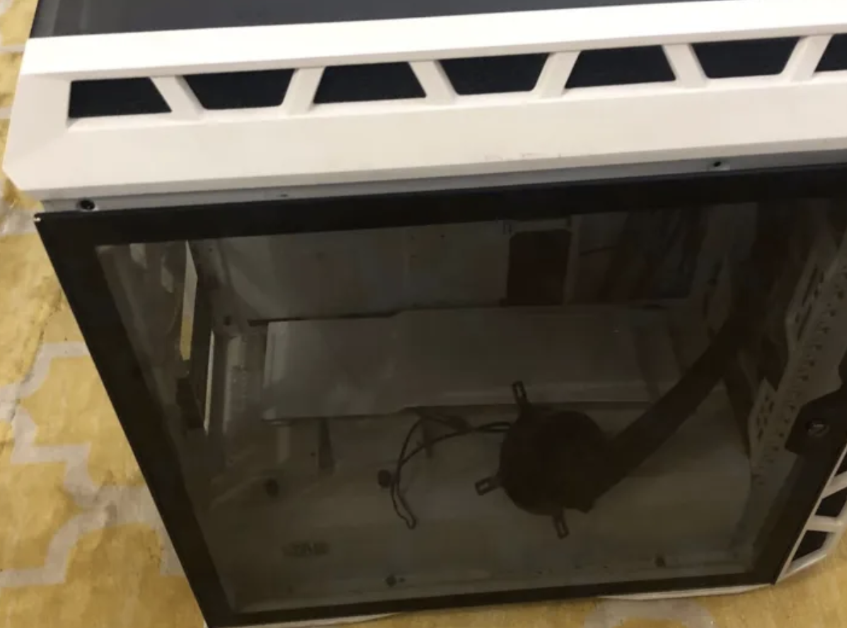 Wholesale only: empty PC and new monitor64981905677443124