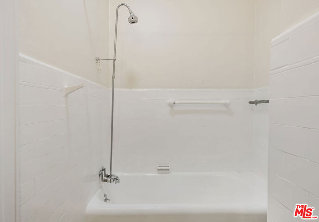 2121 James M Wood Boulevard 415, Los Angeles CA, 9000663588918373249122