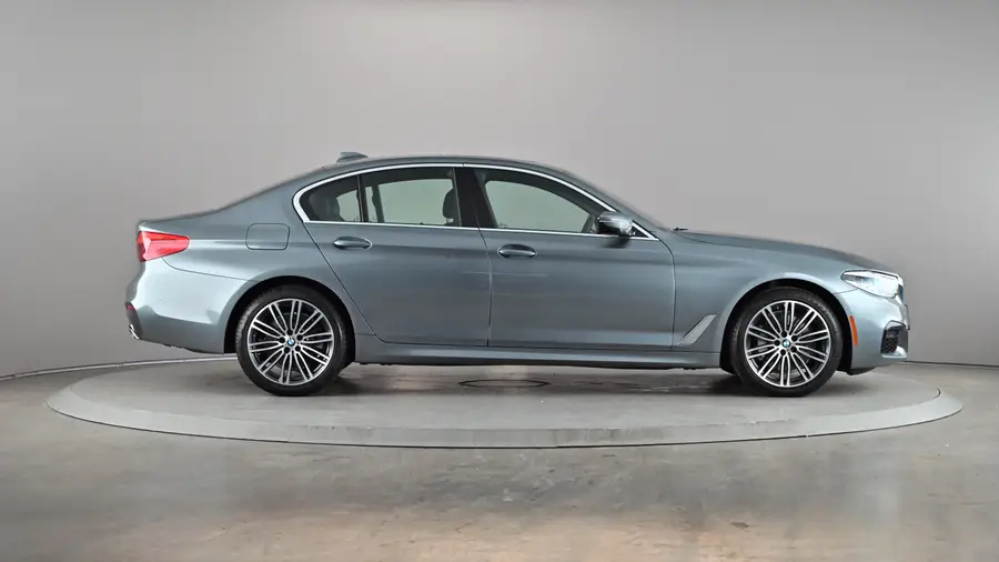2020 BMW 5 Series64156795011971122