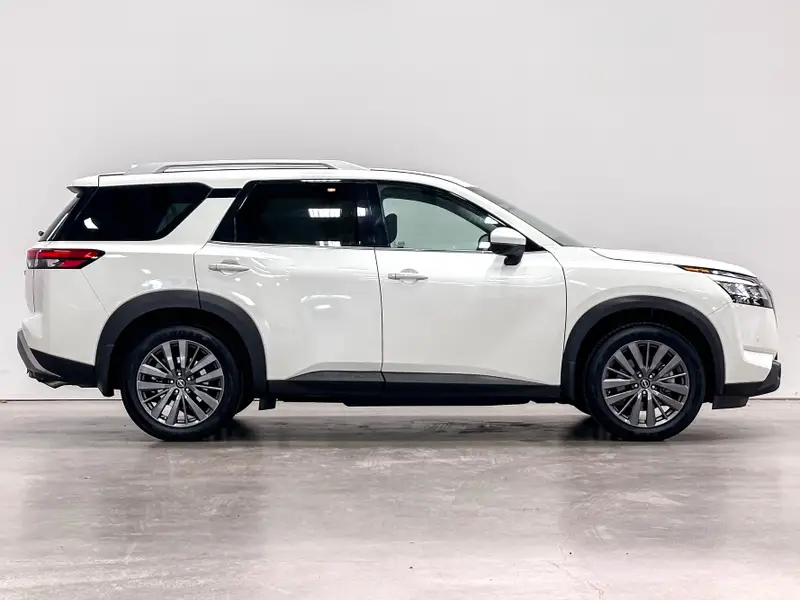 2022 Nissan Pathfinder63523375213571122