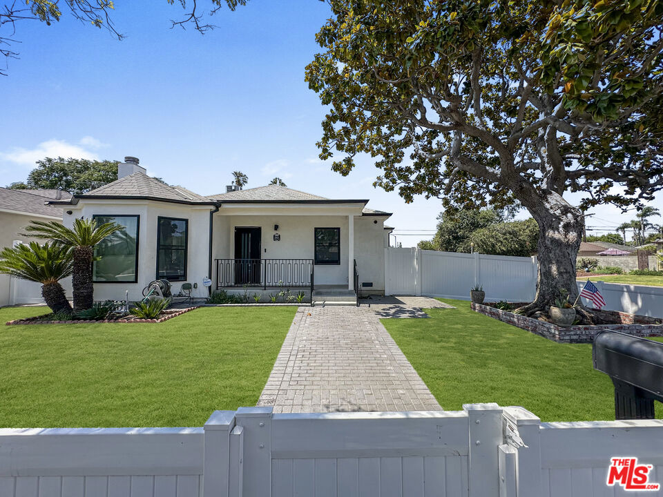1901 S Point View Street, Los Ángeles CA, 9003464122145431042120