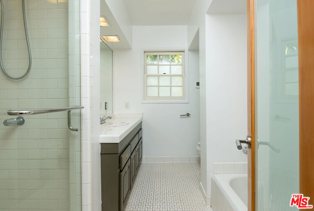 3110 Berkeley Circle, Los Ángeles CA, 9002663590956264835122