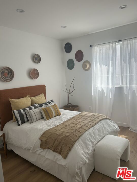5724 S Manhattan Place Los Angeles CA, 9006263635246835201122
