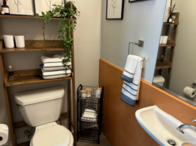 Berkeley | Hillside Apartment | Spacious Female Living Room Space for Sublet63202632864001122