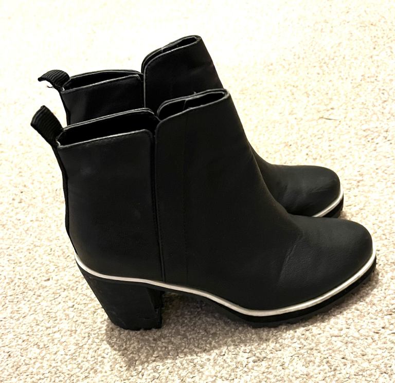 Black Ankle Boots with Block Heel and Pull Tabs
