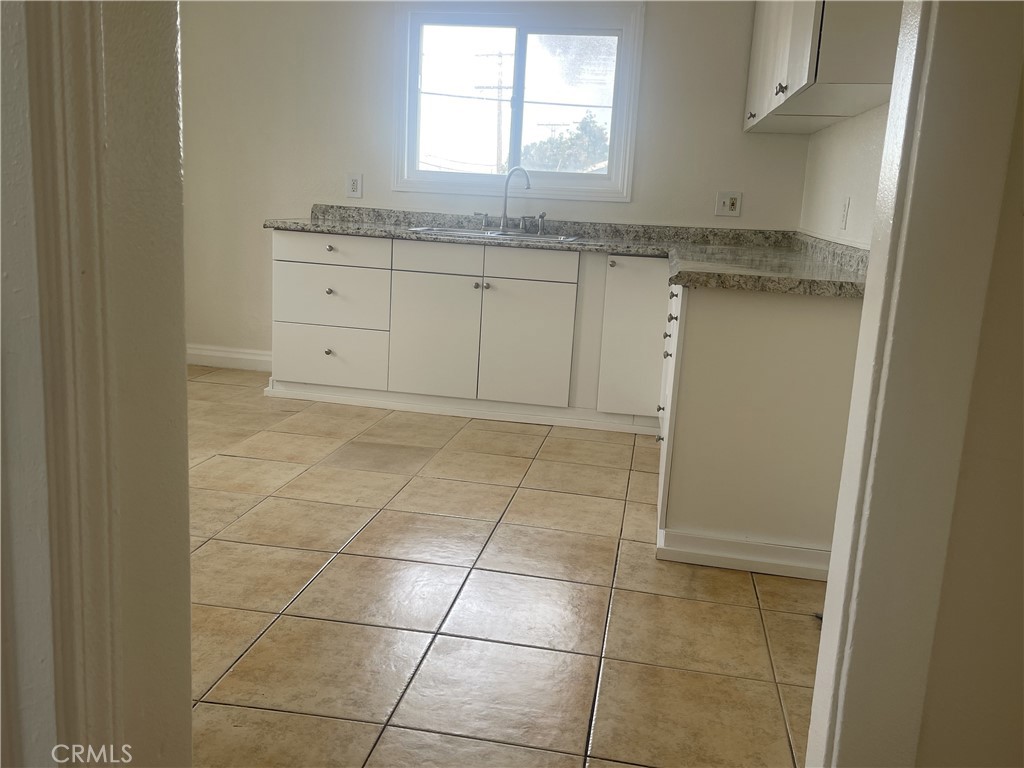 109 E 95th Street 4 Los Angeles CA, 9000364101923568643122