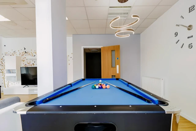 Lit Islington II64089791045122121