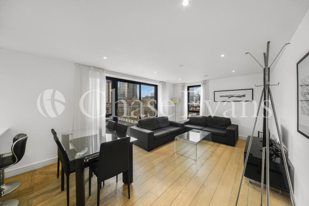Commercial Street, Aldgate, London, E163007372528899120