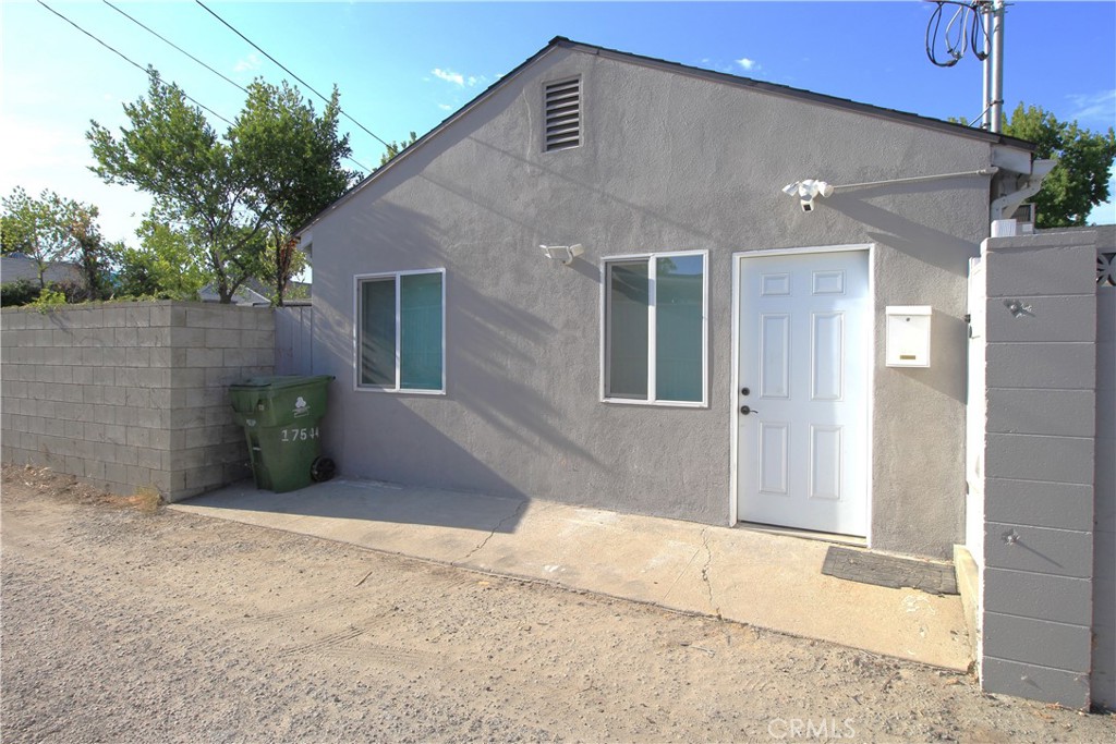 $1,900/month 19128 Stagg Street Reseda CA, 9133564098020099969121