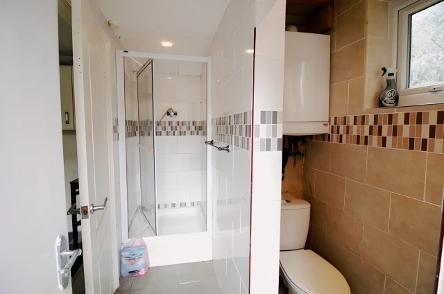 Entire home: 6-bedroom 6-bathroom ··· 6 Fletchamstead Hwy