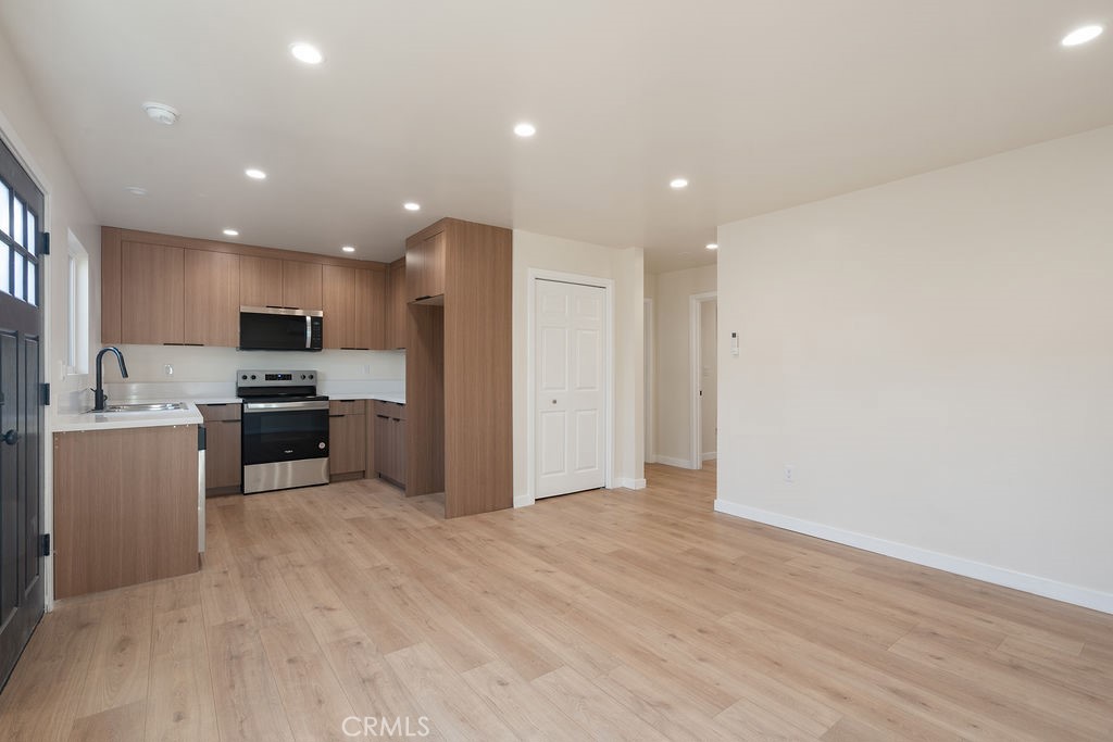 $2,495/month 5166 S Manhattan 2 Los Angeles CA, 9006264134300519298121