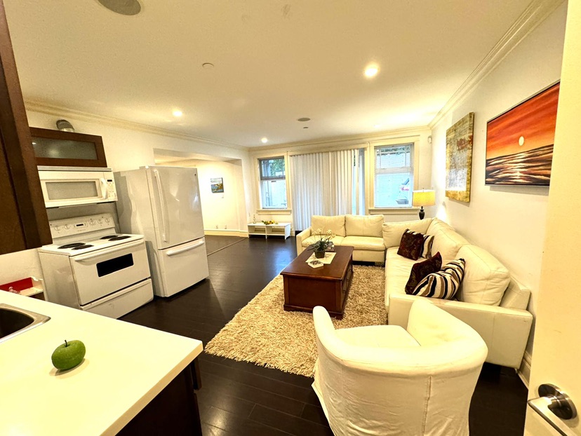 West Vancouver – 2 Bedroom Garden Suite with Ocean View