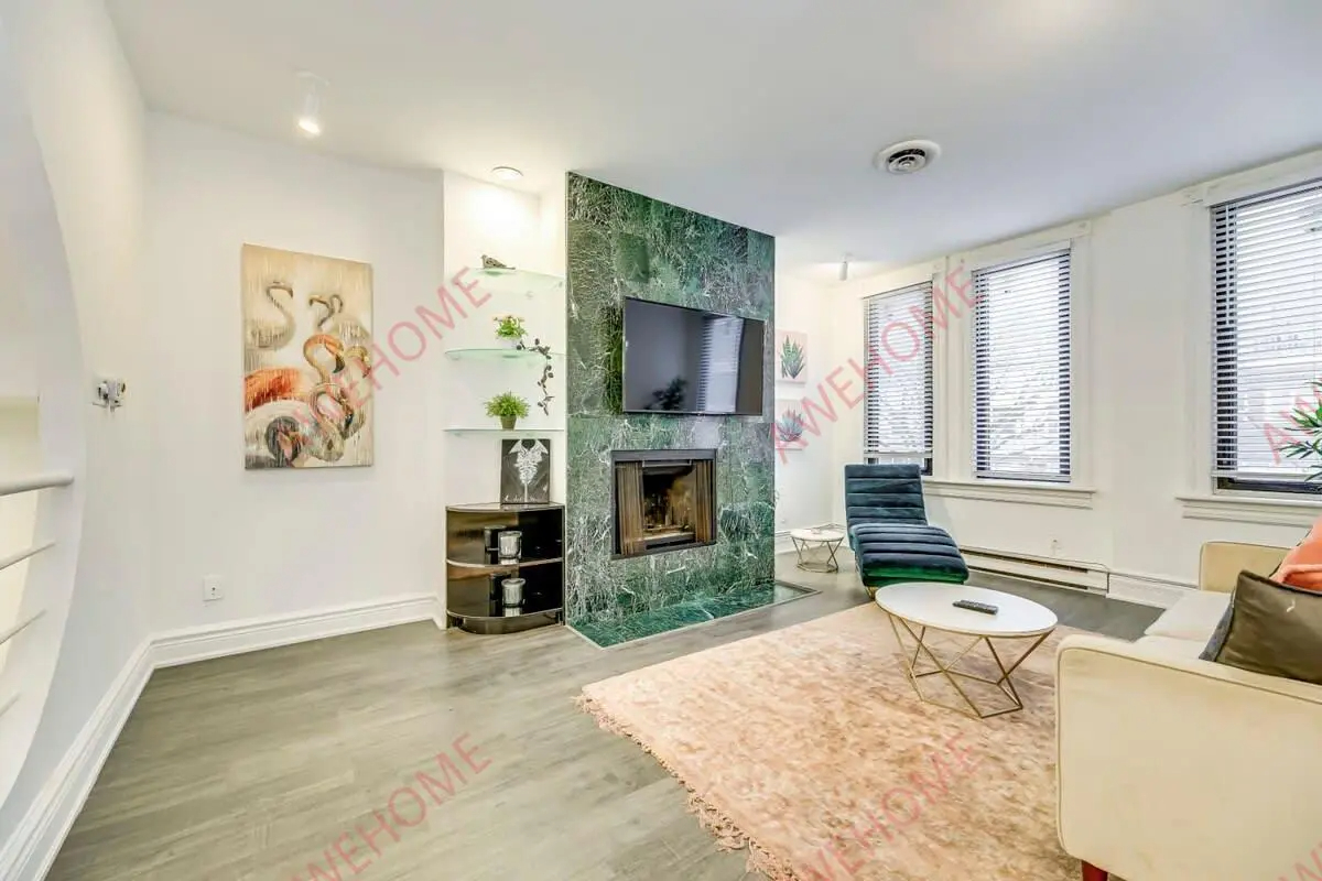 Stylish 2 Storey 2BR in Downtown Toronto63745715651841122