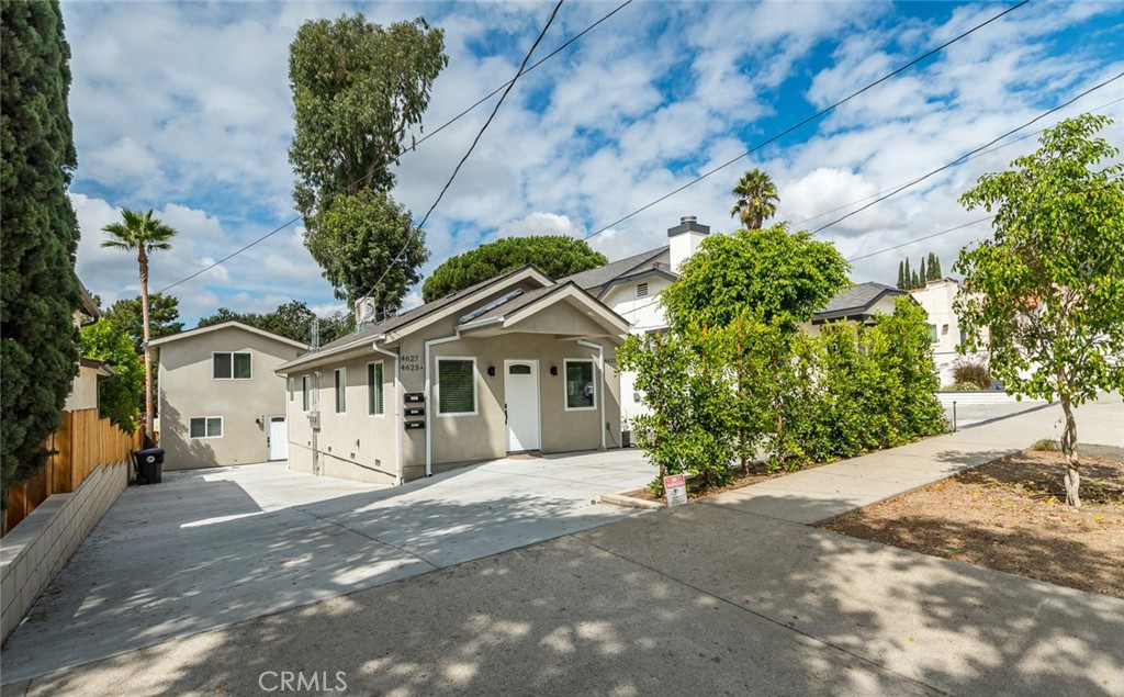 $2,200/month 4627 La Crescenta Avenue La Crescenta CA, 9121464064862556673121