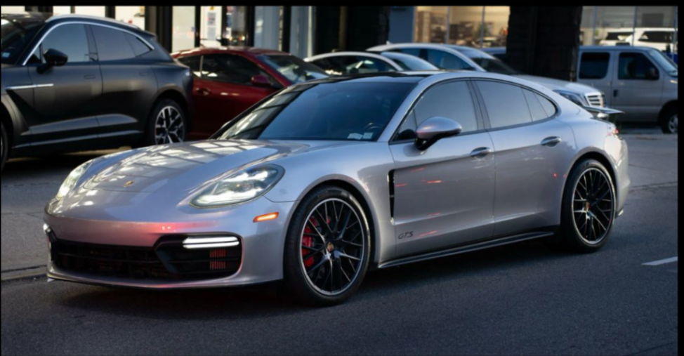 2020 Porsche Panamera GTS Sedan 4D63402379563011124
