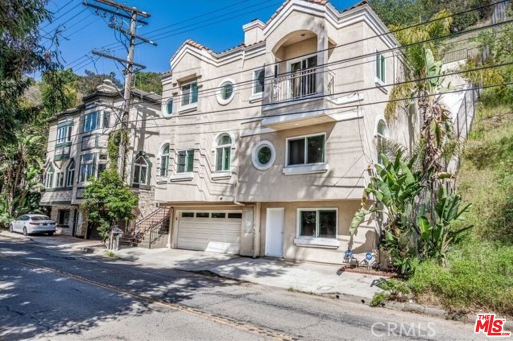 2328 Benedict Canyon Drive Beverly Hills CA, 9021063711539686403121