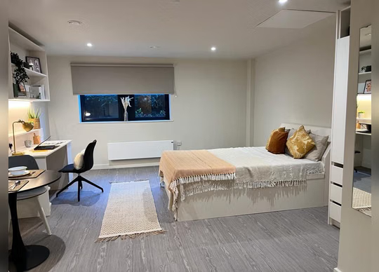 iQ Leeds, Leeds Platinum Studio Plus