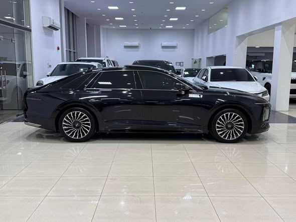 Hyundai Azera Calligraphy 2024 (Black)