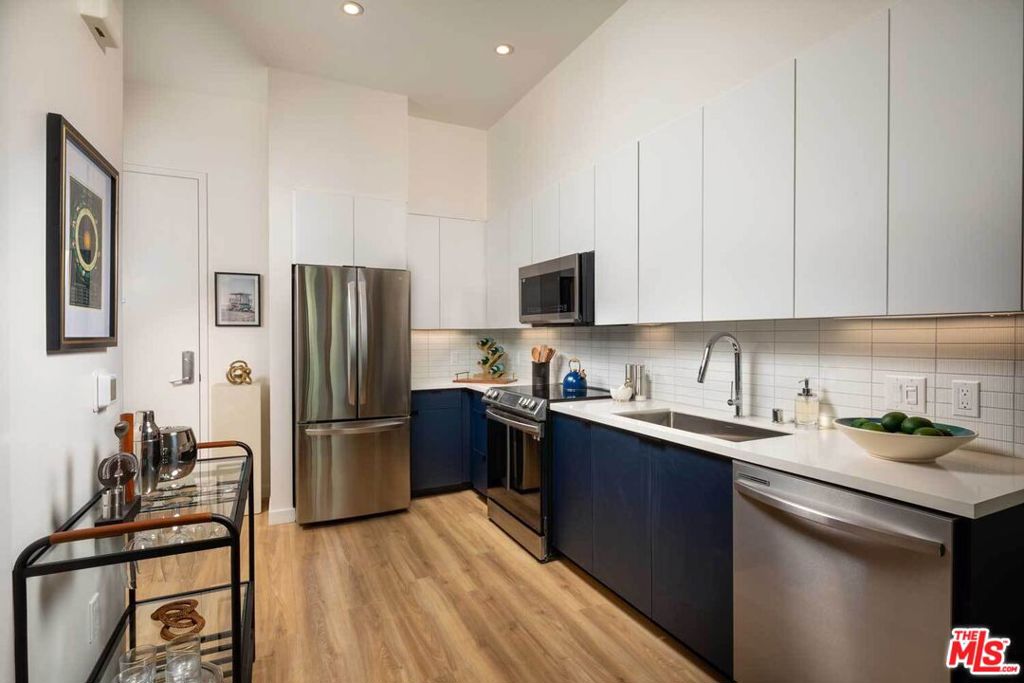 3223 Wilshire 412 Santa Monica CA, 9040364108058800513122
