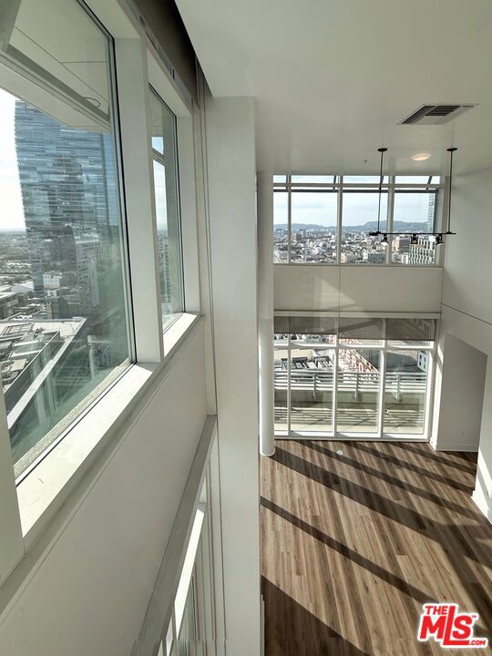 717 W Olympic Boulevard 2605 Los Angeles CA, 9001564111669093377122