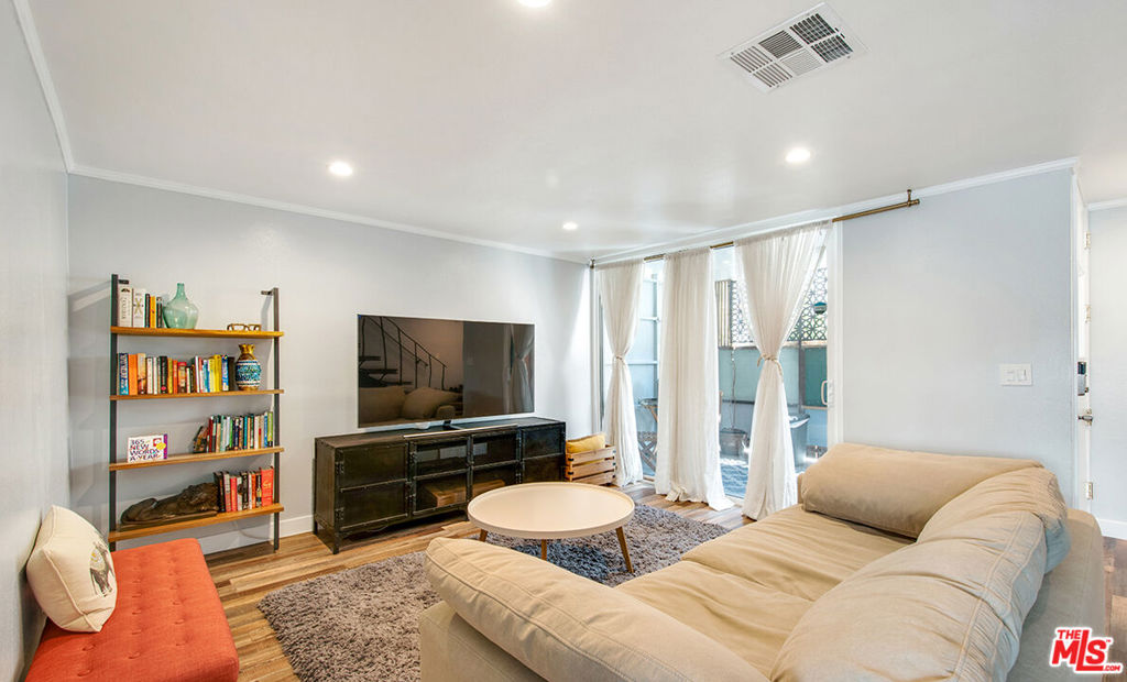 141 W Hillcrest Boulevard 2 Inglewood CA, 9030164090398070275121