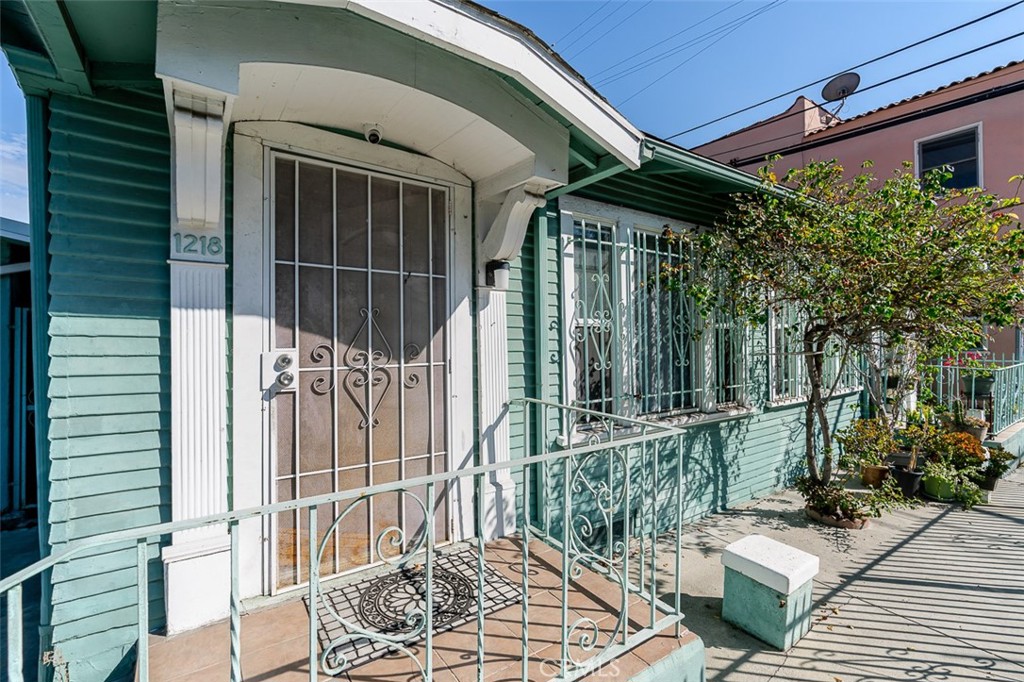 1216 N St Andrews Los Angeles CA, 9003864132813218818120