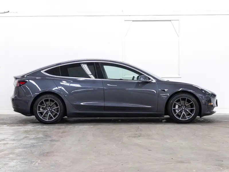 2020 Tesla Model 364984775766529120