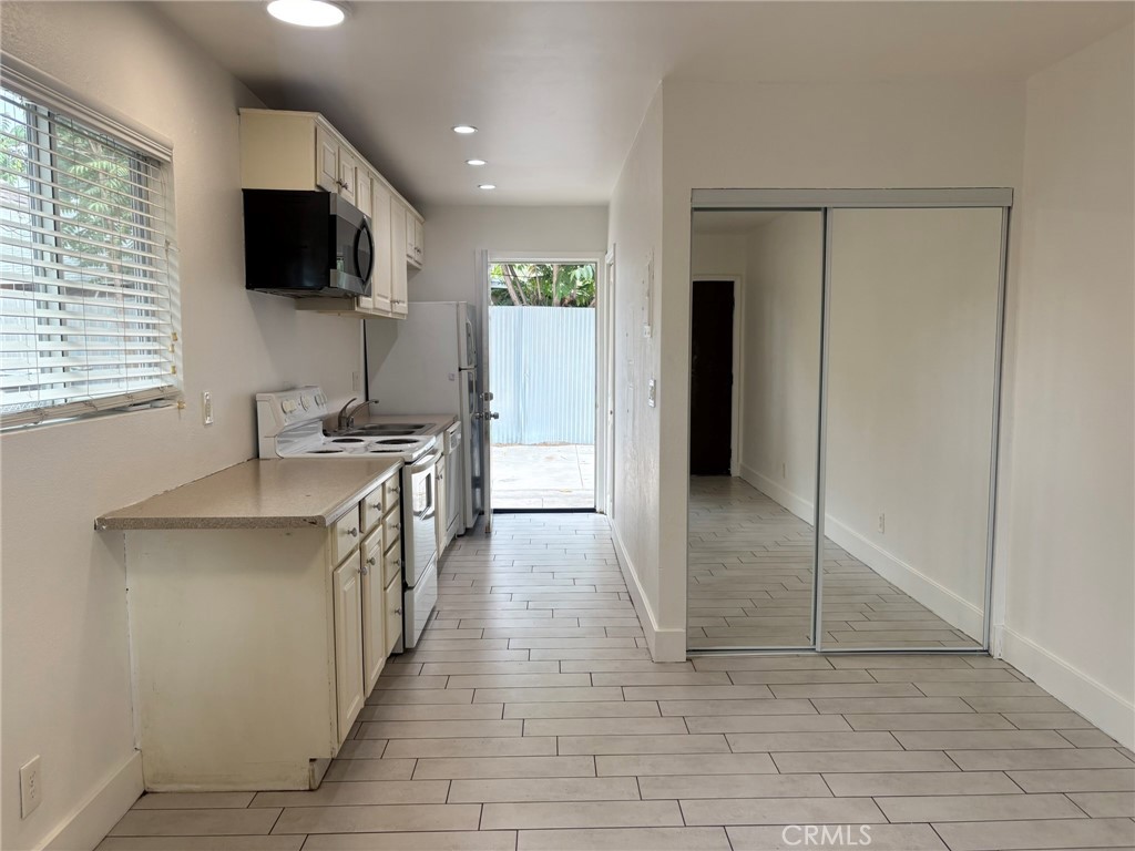 $1,550/month 609 S Vine B Ontario CA, 9176264076212942466120