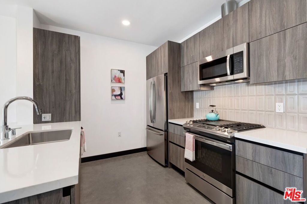 11036 Moorpark Street 315 Los Angeles CA, 9160264112833232899120