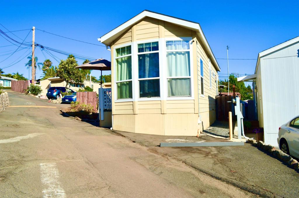 1045 E Vista Way 18 Vista CA, 9208464102176437889120