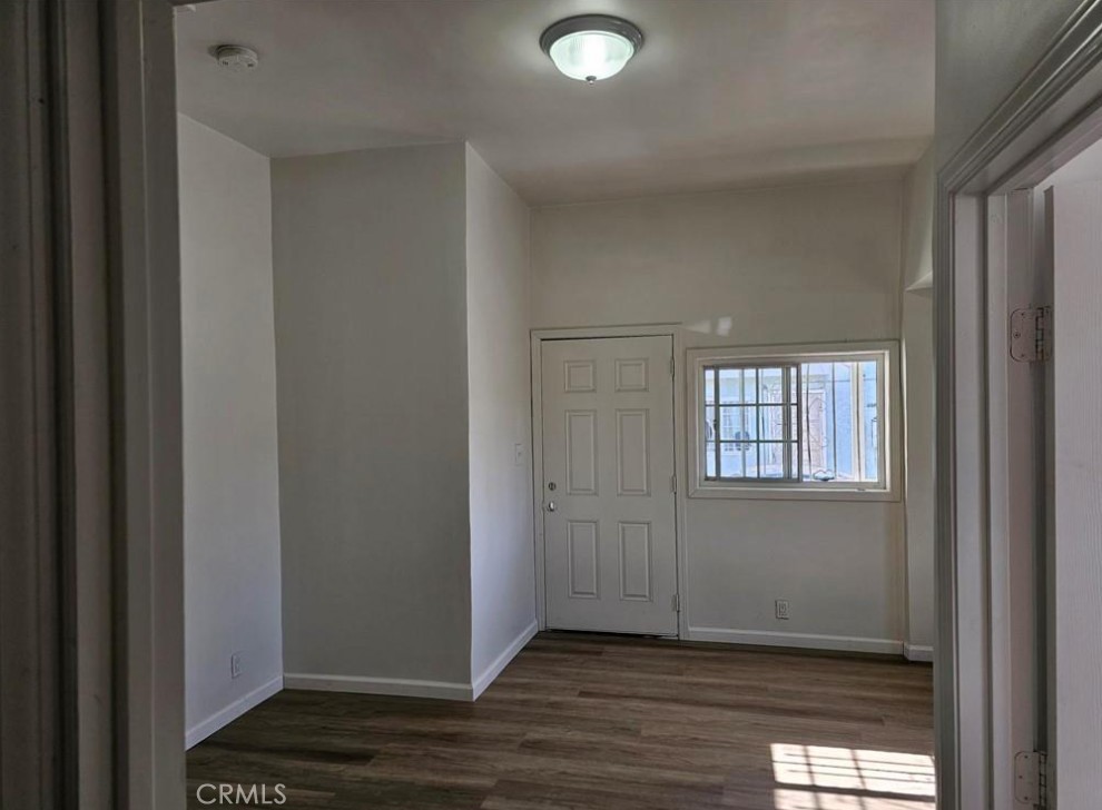 $2,000/month 729 W 79th Los Angeles CA, 9004464076024258946121