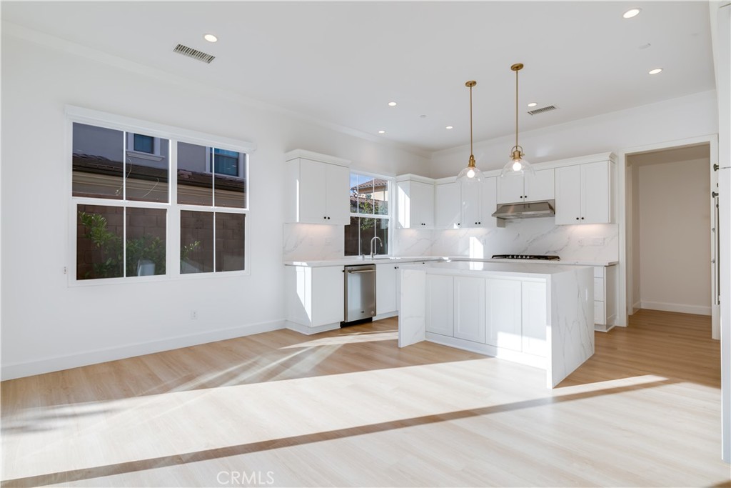 86 Henson Irvine CA, 9262063646522262659121