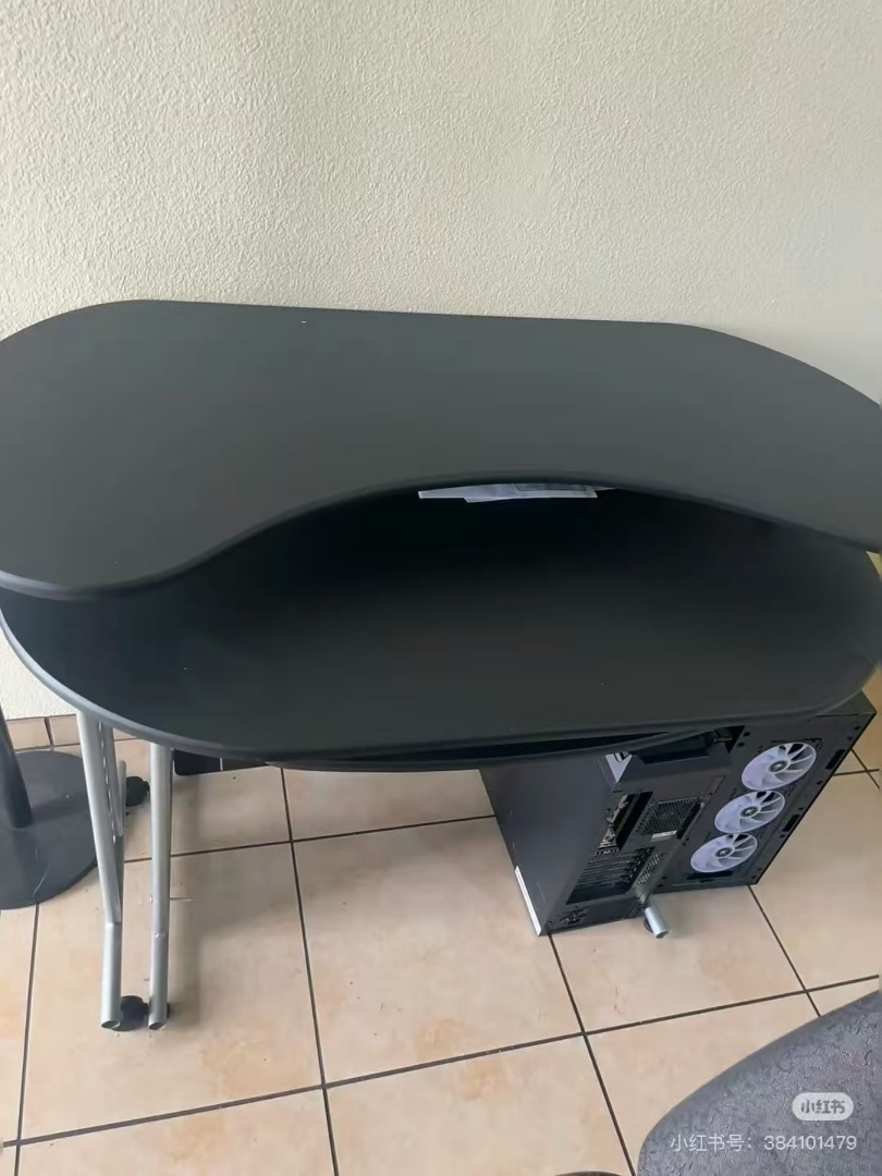 ¡Venta de escritorio y silla de computadora usados en San Gabriel, Los Ángeles! ¡Lámpara de escritorio! Teléfono de contacto: 626267928063303282217475121