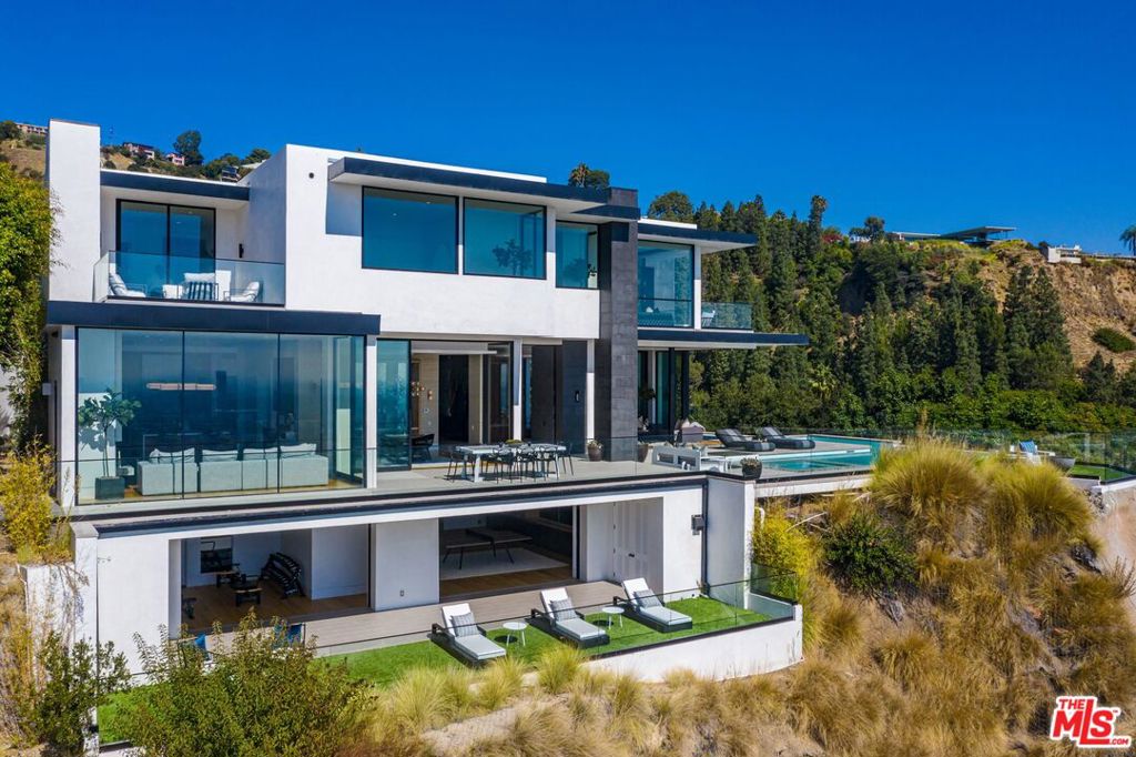 8366 SUNSET VIEW Drive Los Ángeles CA, 9006963866595507969120