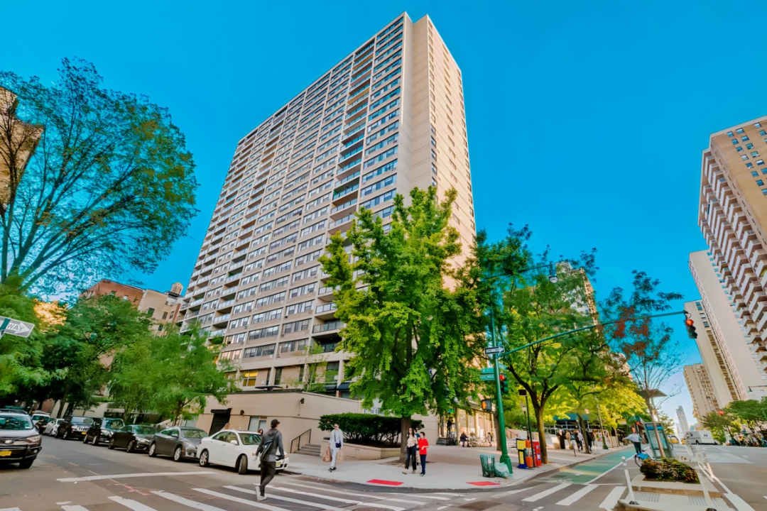 West Side Marquis63656682952577120