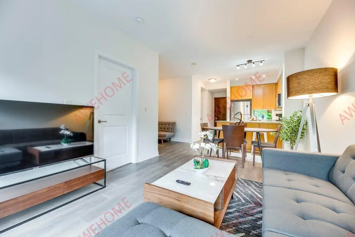 Yorkville 1 Bedroom Plus Home Office Suite63746355633667122