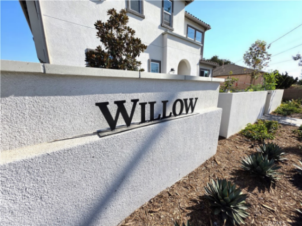 413 E 220th Street, Carson CA, 9074563589999540481120
