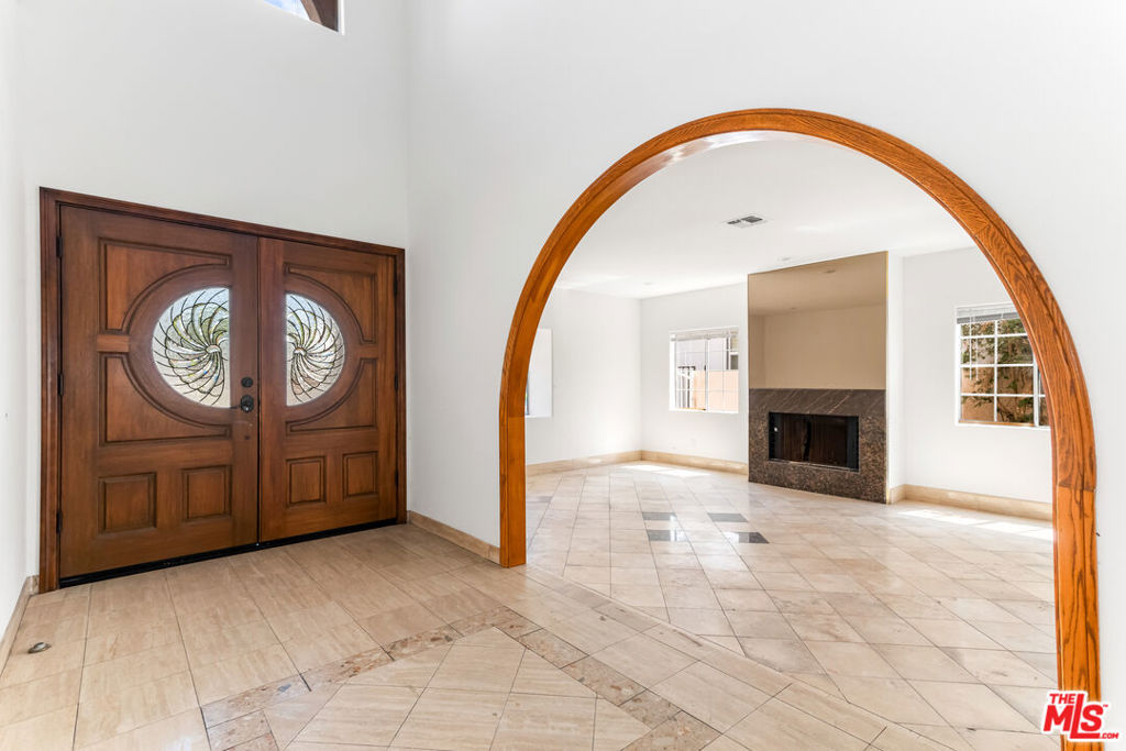 2207 Veteran Avenue, Los Angeles CA, 9006463620940075395122